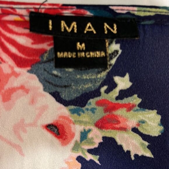 Iman medium blouse is layered flared sleeves - Picture 3 of 5